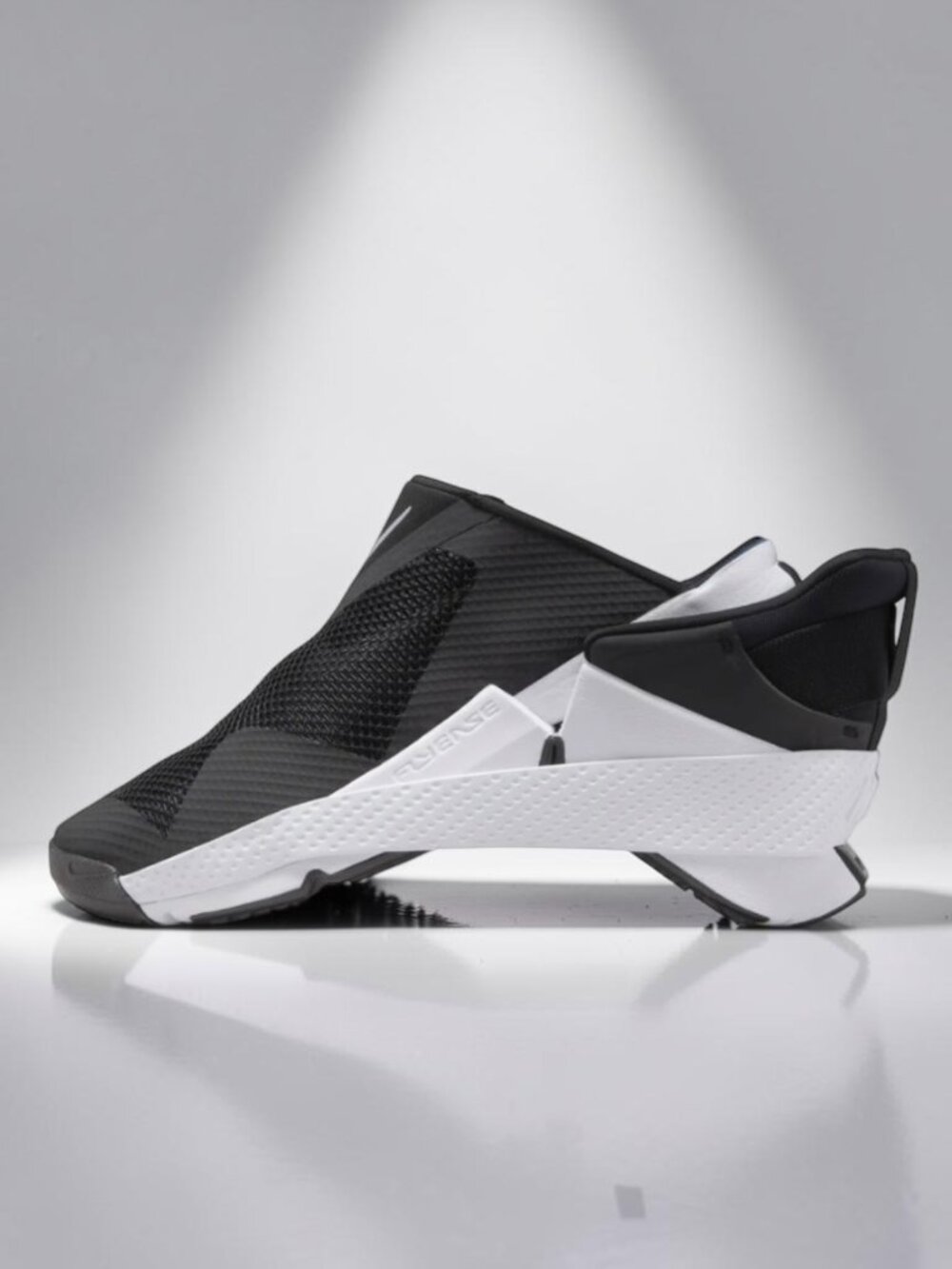 Nike GO Flyease Black/White Womens Slip On Shoes Size 9 Black/White (NEW)